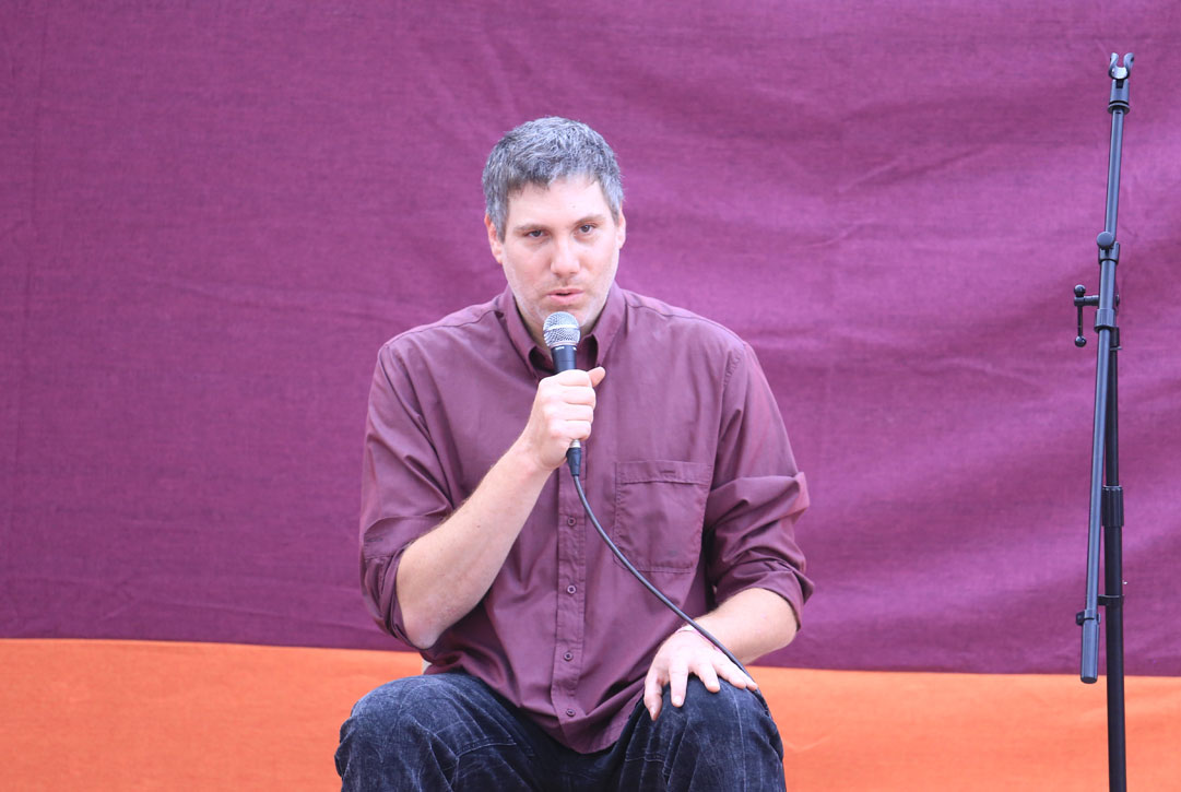 אימון אישי וקואצ'ינג רוחני טרנספרסונלי בשיטת מסע גיבור דף הבית, תמונה של רן בהרצאה